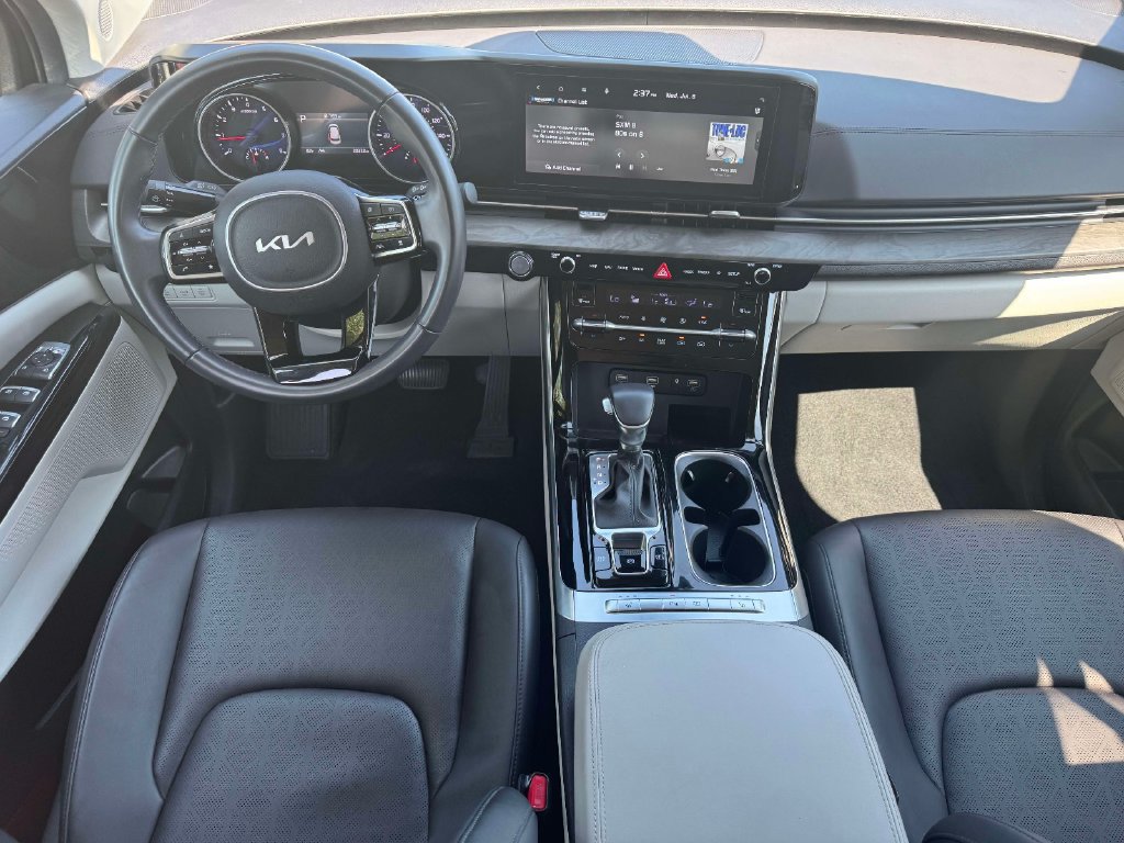 Used 2024 Kia Carnival EX FWD image 12