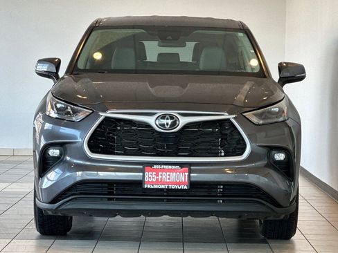 Certified 2024 Toyota Highlander LE image 9