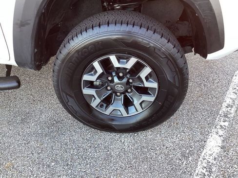 Used 2023 Toyota Tacoma TRD Off-Road image 34