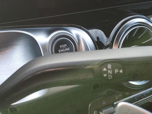 Used 2021 Mercedes-Benz GLB 250 4MATIC image 11