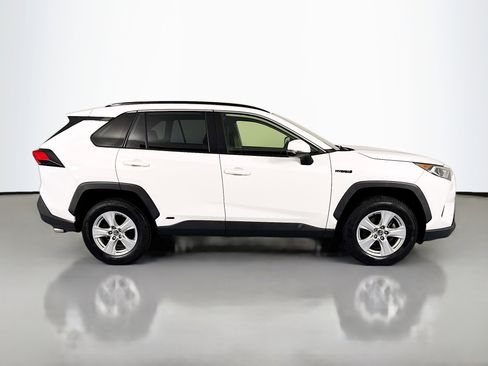 Used 2020 Toyota RAV4 XLE image 4