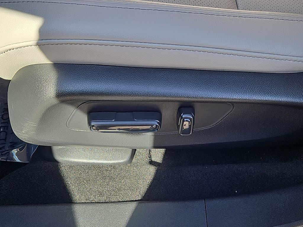 Certified 2025 Honda HR-V EX-L image 18