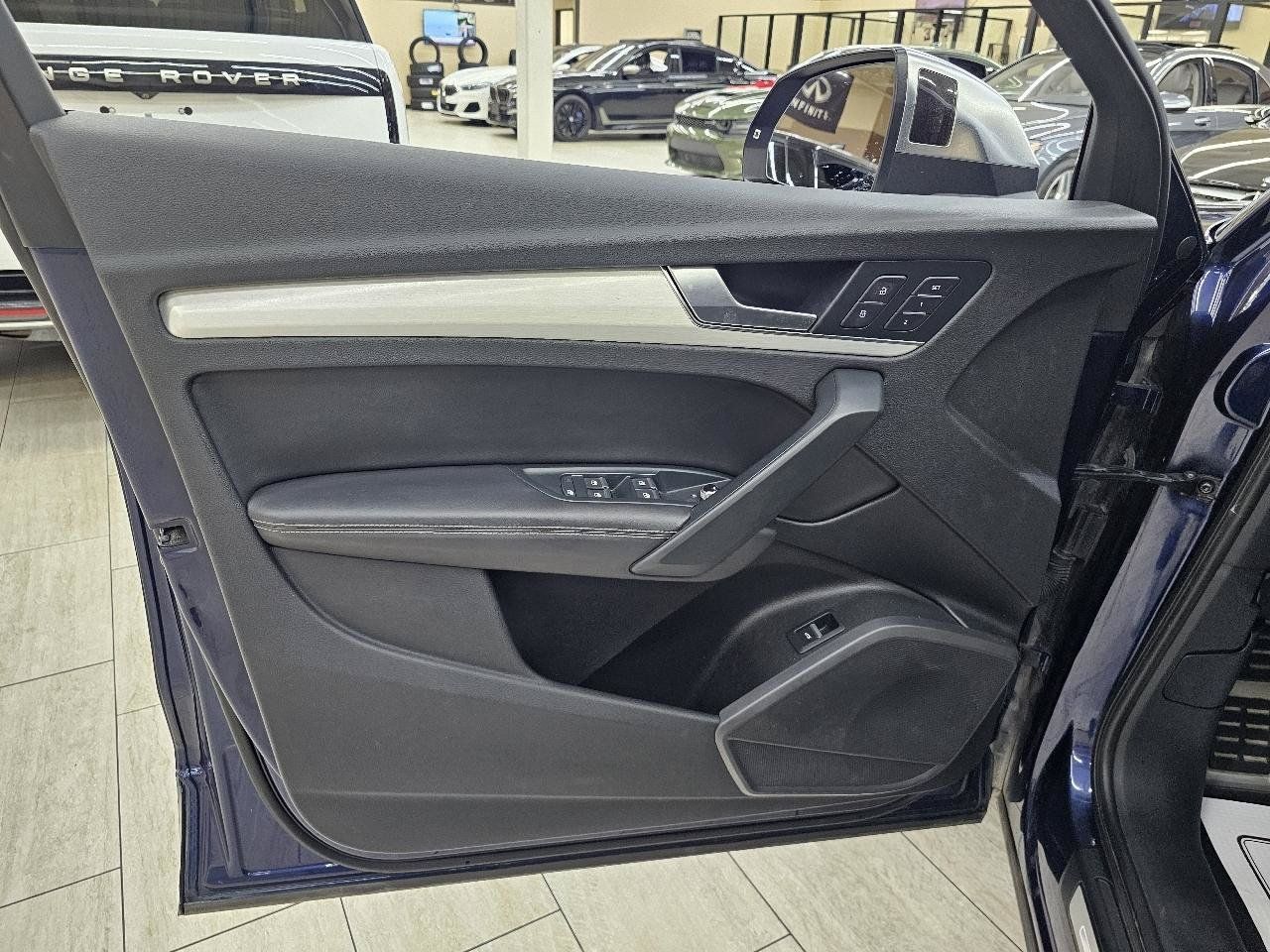 Used 2018 Audi SQ5 Premium Plus w/ S Sport Package AWD/4WD image 40