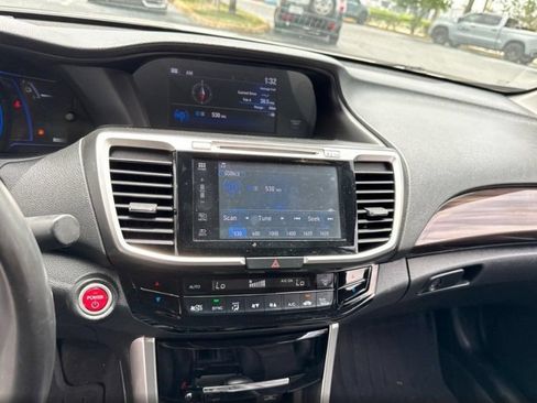 Used 2017 Honda Accord EX-L image 14