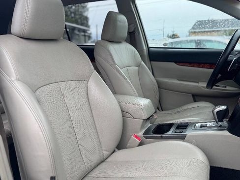 Used 2010 Subaru Outback 2.5i Limited image 7