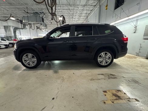 Used 2019 Volkswagen Atlas SE w/ Panoramic Sunroof Package image 2