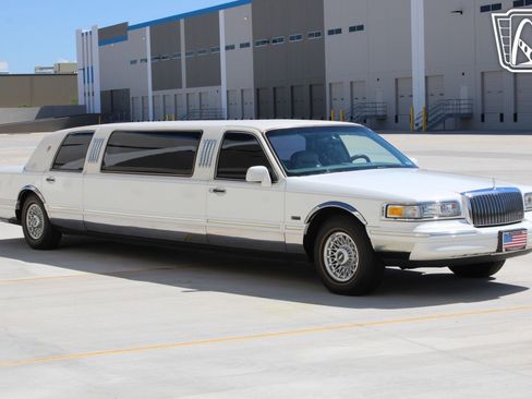 Used 1996 Lincoln Town Car Executive image 16