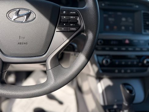 Used 2017 Hyundai Sonata SE image 19