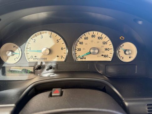 Used 2004 Ford Thunderbird image 15