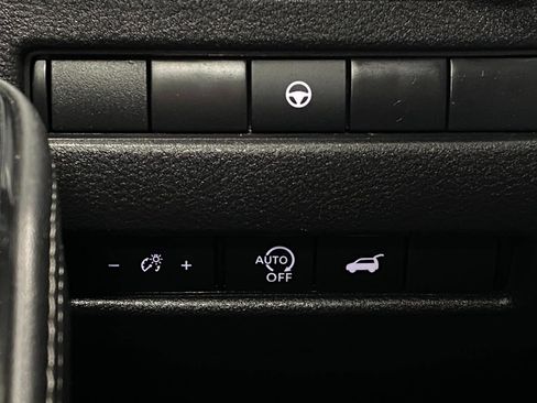 Used 2025 Nissan Rogue SV image 15