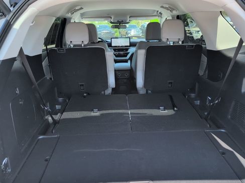 Used 2025 Ford Explorer Active w/ Active Comfort Package image 12