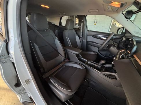 Used 2025 Chevrolet TrailBlazer LT image 35