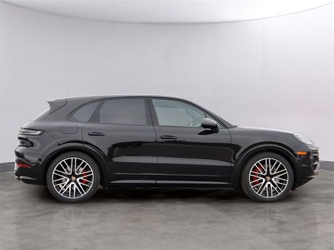 New 2026 Porsche Cayenne GTS image 9