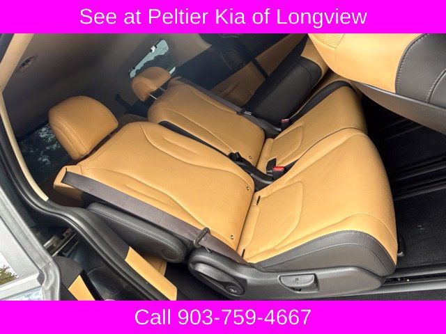 Used 2024 Kia Carnival EX FWD image 11