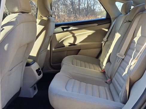 Used 2017 Ford Fusion SE image 11