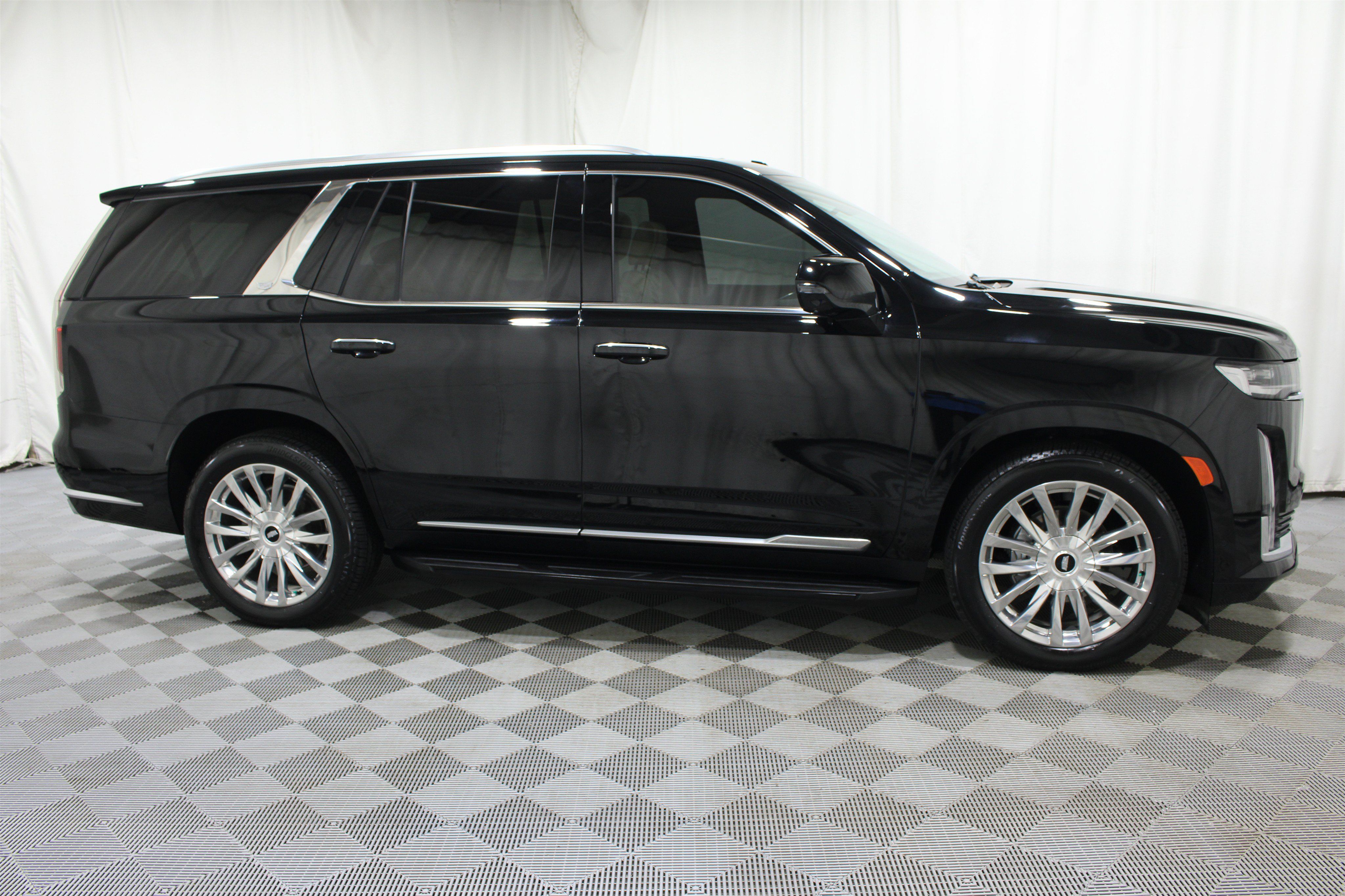 Used 2021 Cadillac Escalade Premium Luxury w/ Driver Assist Tech Package AWD/4WD image 33