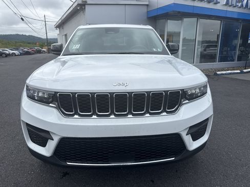 Used 2023 Jeep Grand Cherokee Laredo w/ Luxury Tech Group I AWD/4WD image 7