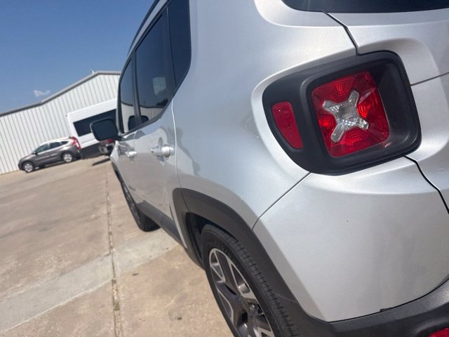 Used 2015 Jeep Renegade Latitude FWD image 8