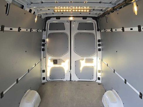 Used 2025 Mercedes-Benz Sprinter 2500 image 17