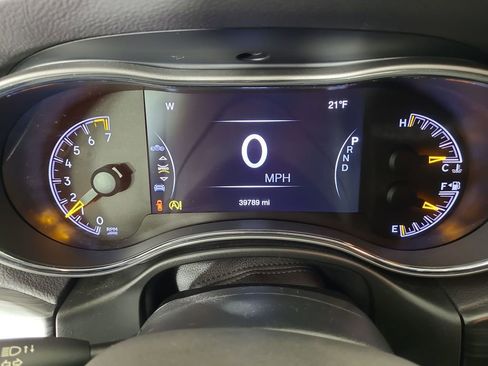 Used 2020 Jeep Grand Cherokee Altitude image 11