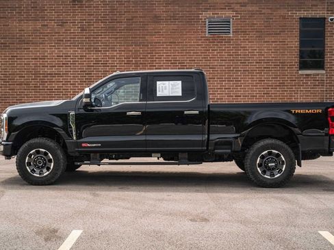 Certified 2023 Ford F350 Platinum w/ Tremor Off-Road Package AWD/4WD image 3