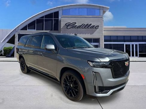 Used 2022 Cadillac Escalade ESV Sport Platinum w/ Heavy-Duty Trailer Package RWD image 3