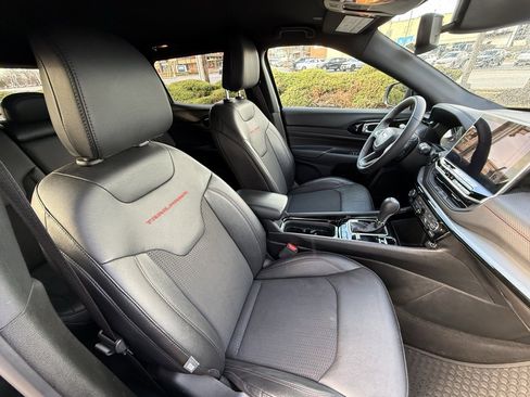 Used 2024 Jeep Compass Trailhawk image 39