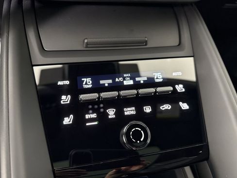 Certified 2025 Porsche Macan 4 Electric image 31