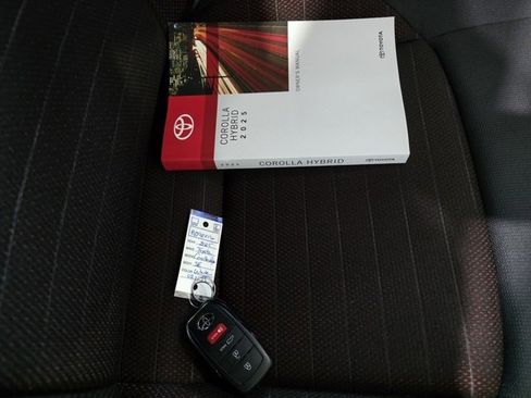 Used 2025 Toyota Corolla SE image 9