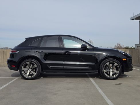 Certified 2025 Porsche Macan image 9