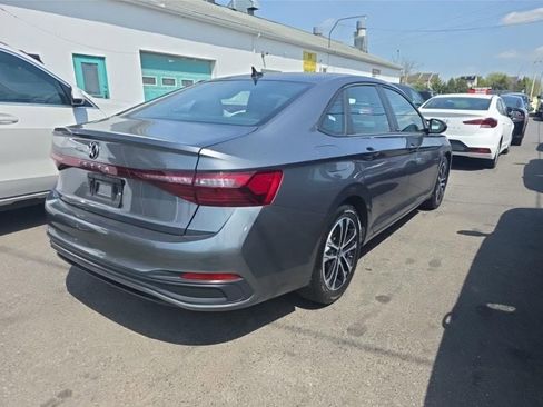 Used 2025 Volkswagen Jetta Sport image 3