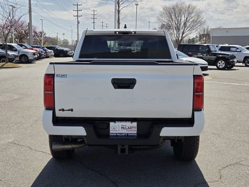Used 2025 Toyota Tacoma TRD Off-Road AWD/4WD image 10