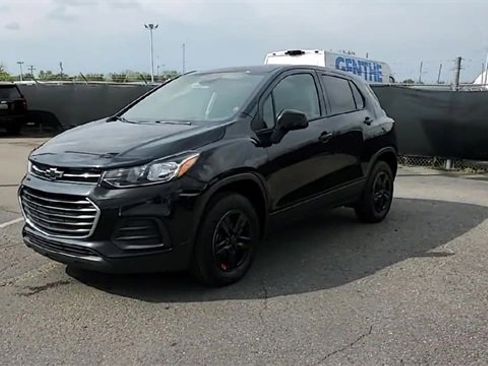 Certified 2022 Chevrolet Trax LS w/ Tint and Cruise Package image 4