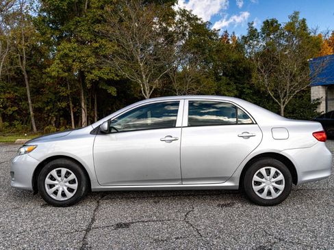 Used 2010 Toyota Corolla LE image 3