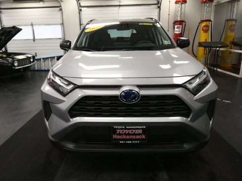 Used 2024 Toyota RAV4 LE AWD/4WD image 3