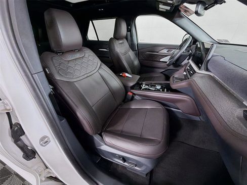 Used 2025 Ford Explorer Platinum w/ LUX Leather Package image 30