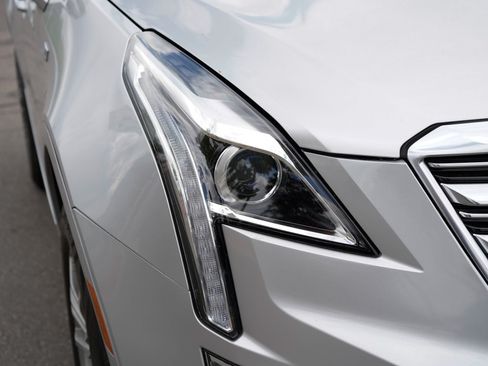 Used 2019 Cadillac XT5 Luxury AWD/4WD image 2