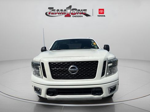Used 2017 Nissan Titan PRO-4X w/ Pro-4x Convenience Package AWD/4WD image 4