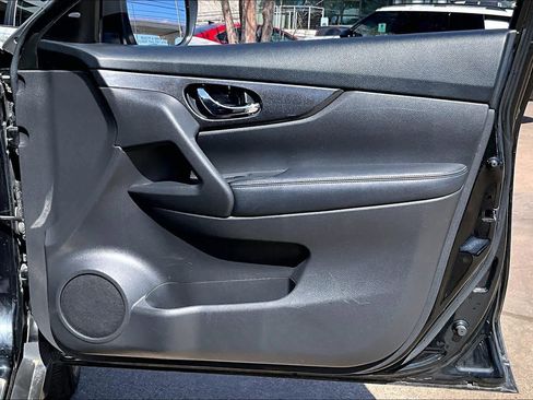 Used 2017 Nissan Rogue SV w/ Midnight Edition Package image 22