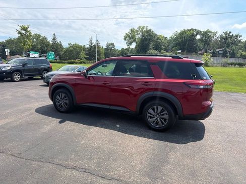 Used 2022 Nissan Pathfinder SV AWD/4WD image 31