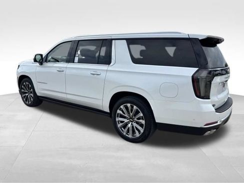 Certified 2025 Chevrolet Suburban High Country AWD/4WD image 3