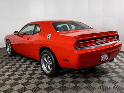 Used 2014 Dodge Challenger SXT image 13