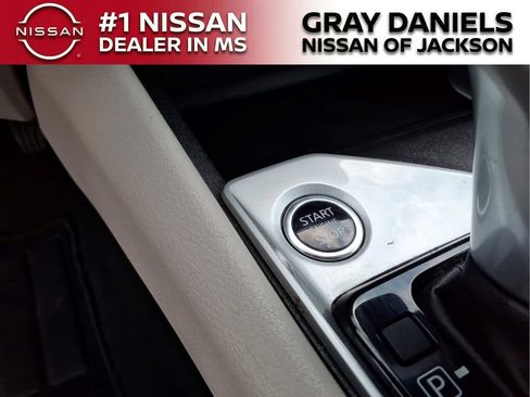 Used 2025 Nissan Altima 2.5 SV FWD image 15