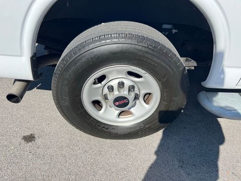 Used 2023 GMC Savana 2500 w/ Driver Convenience Package image 11