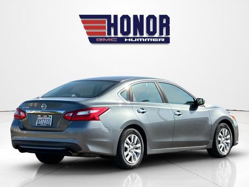 Used 2016 Nissan Altima 2.5 S w/ Power Driver Seat Package FWD image 4