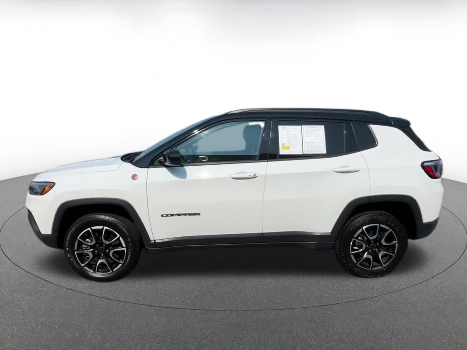 Used 2025 Jeep Compass Trailhawk AWD/4WD image 8