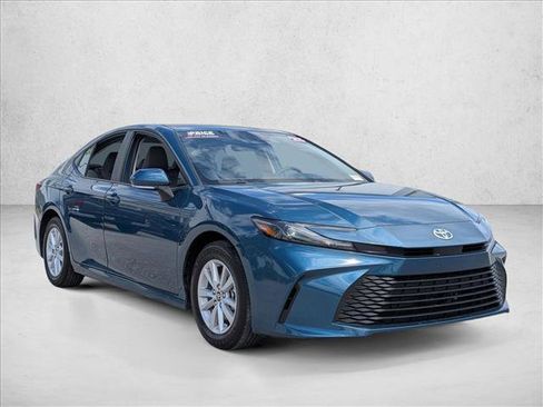 Used 2025 Toyota Camry LE w/ Convenience Package image 3