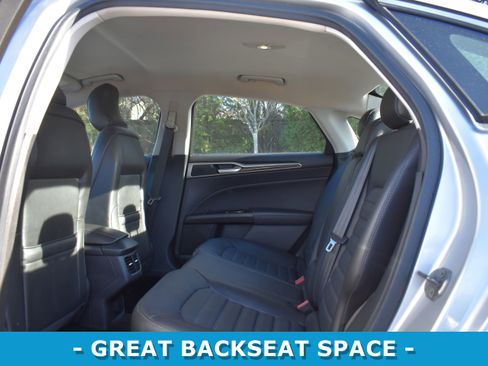 Used 2016 Ford Fusion SE w/ Equipment Group 202A image 9