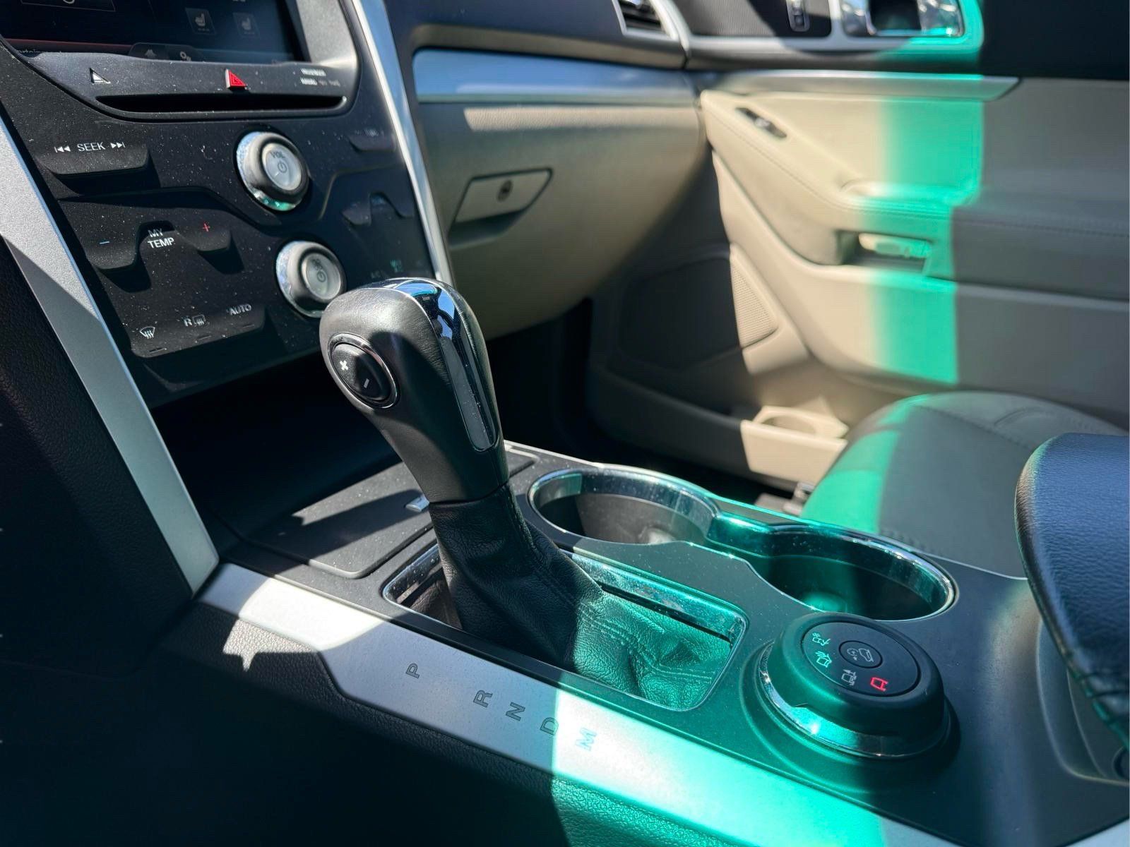 Used 2015 Ford Explorer XLT w/ Equipment Group 202B AWD/4WD image 26