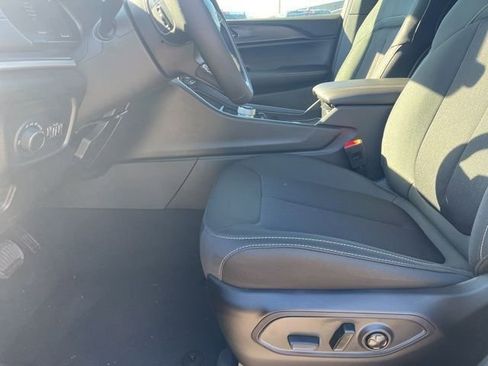 New 2025 Jeep Grand Cherokee 4WD image 11